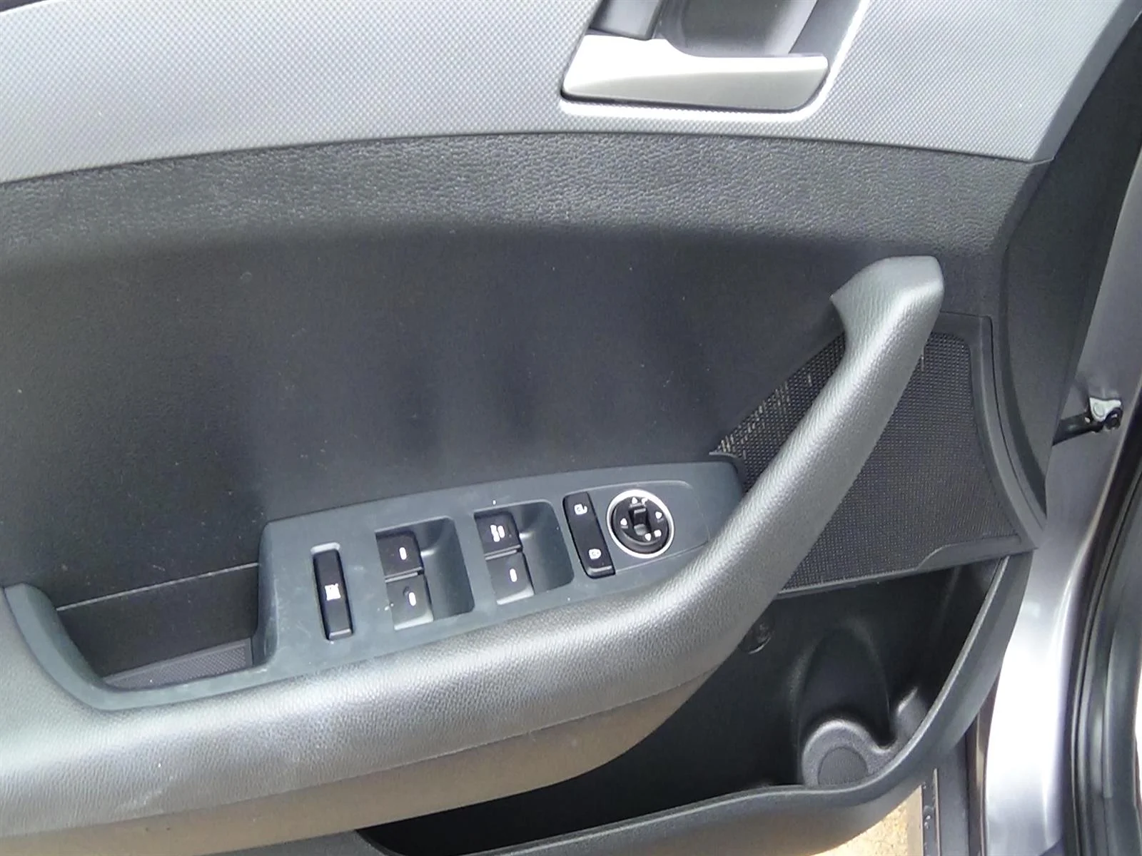 Used 2018 Machine Gray (2c) Hyundai Eco image 15