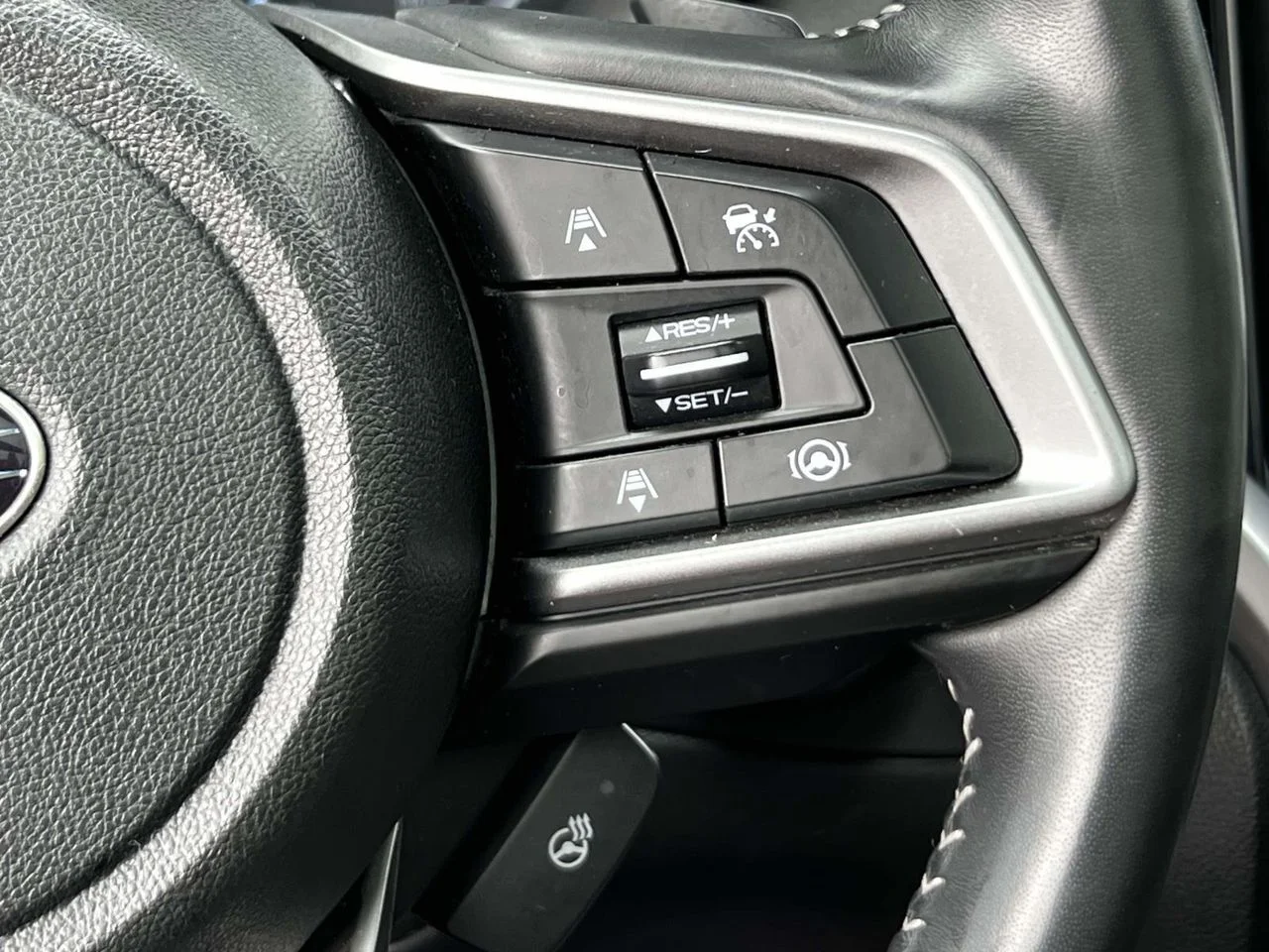 Used 2022 Crystal White Pearl Subaru Touring image 31