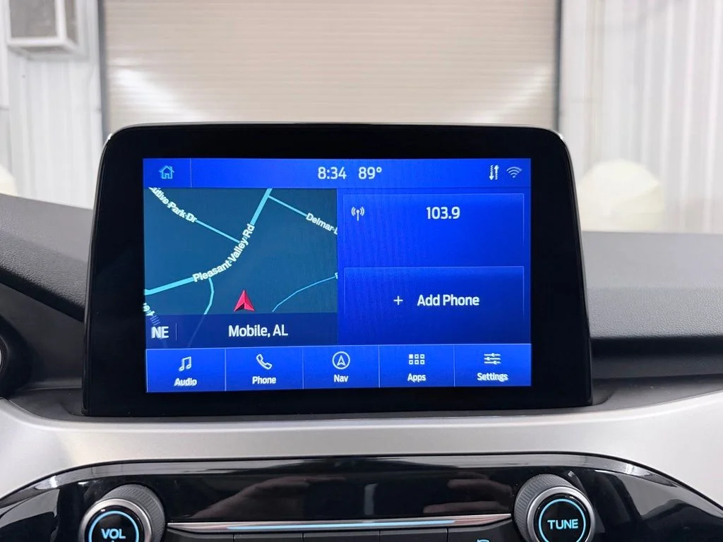 Used 2020 Red Ford SE image 18