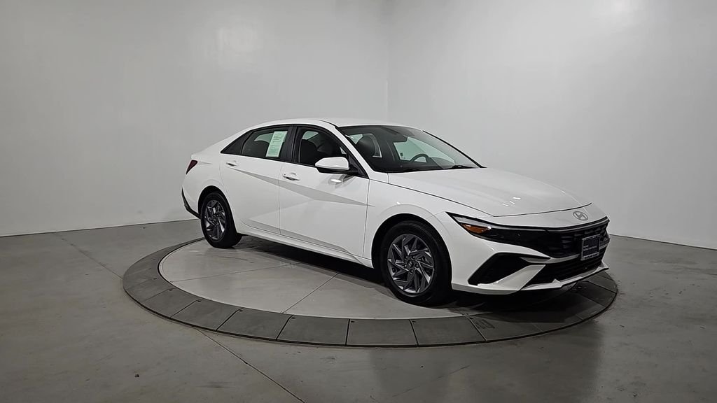 Certified Used 2025 White Hyundai Blue image 9