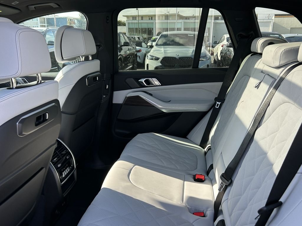New 2026 Tanzanite Blue II Metallic BMW xDrive50e image 30