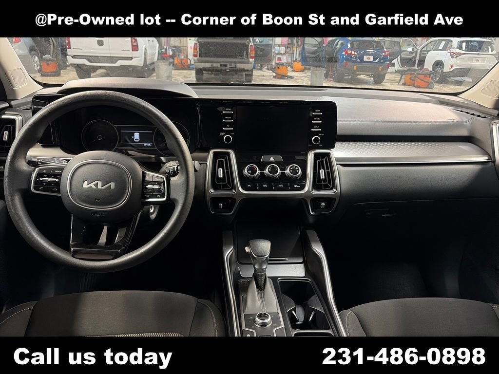 Used 2022 White Kia LX image 18