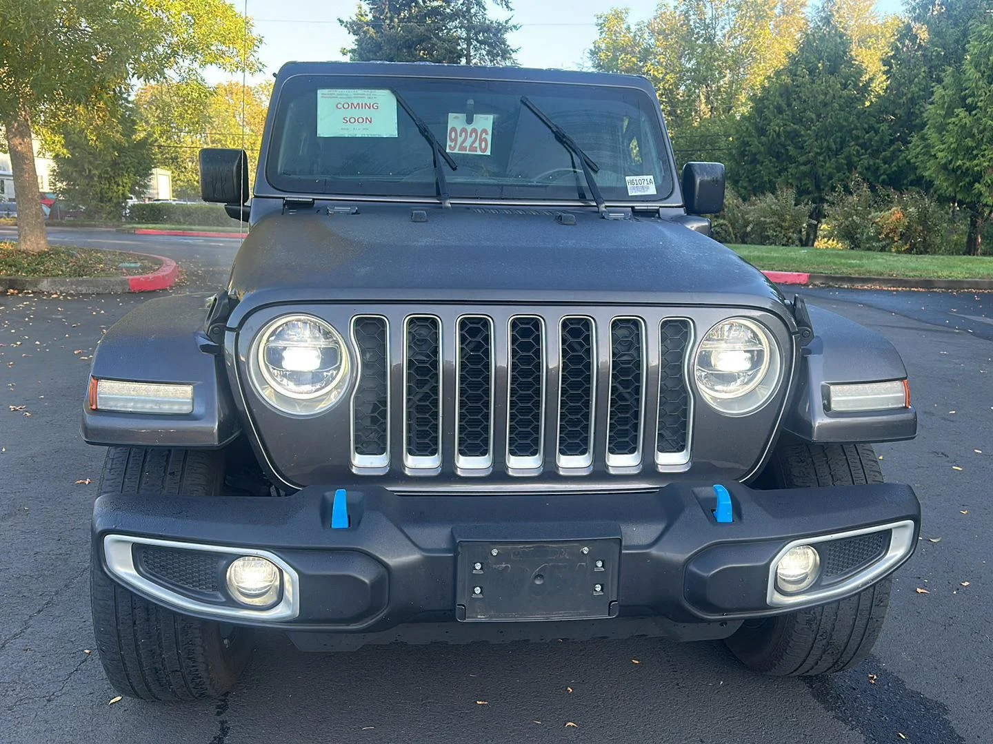 Used 2022 Granite Crystal Metallic Clearcoat Jeep Unlimited Sahara image 6
