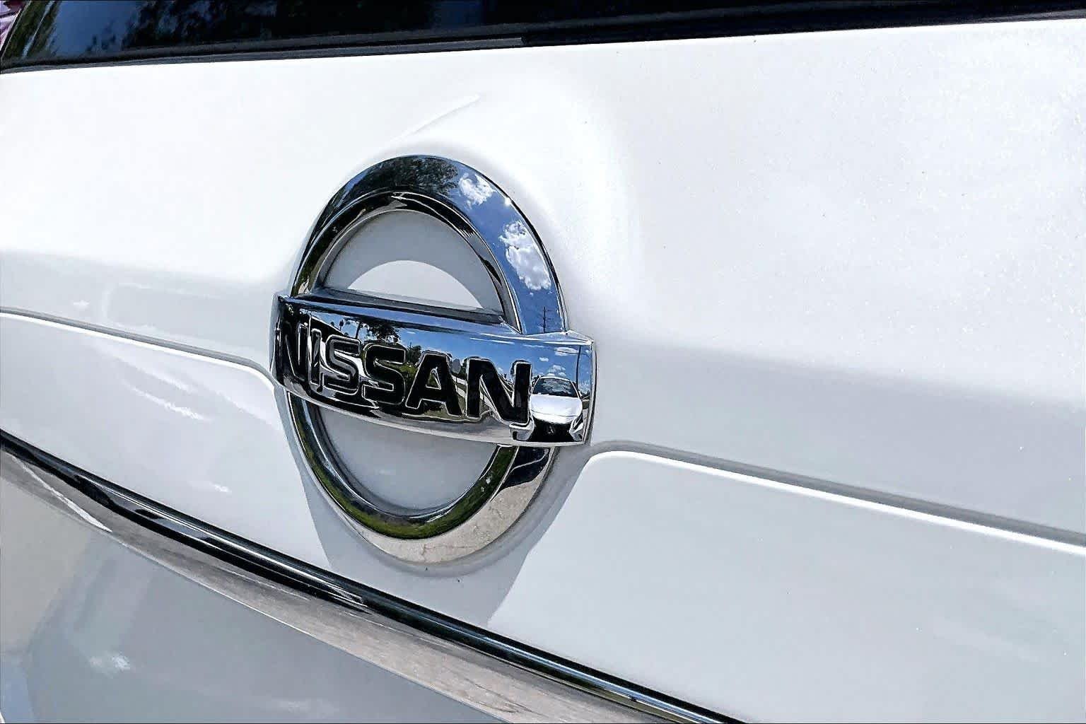 Used 2020 Pearl White Tricoat Nissan SL image 31