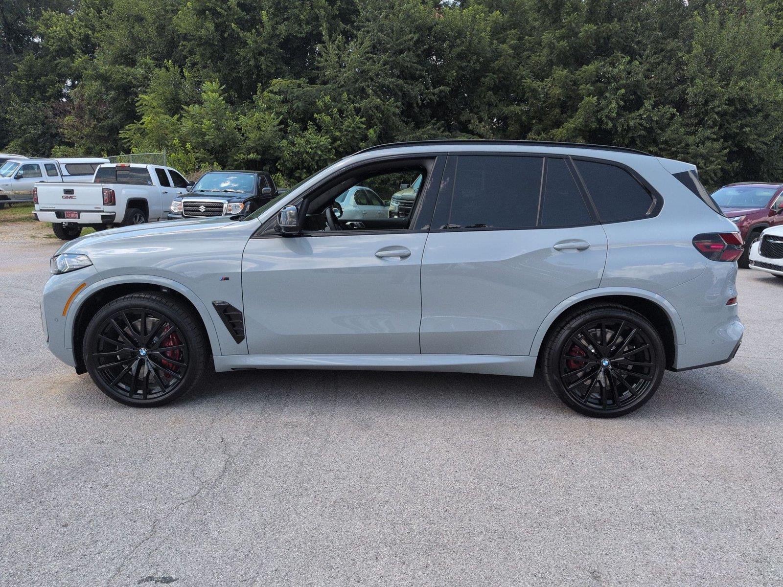 New 2026 Brooklyn Grey Metallic BMW M60i image 2