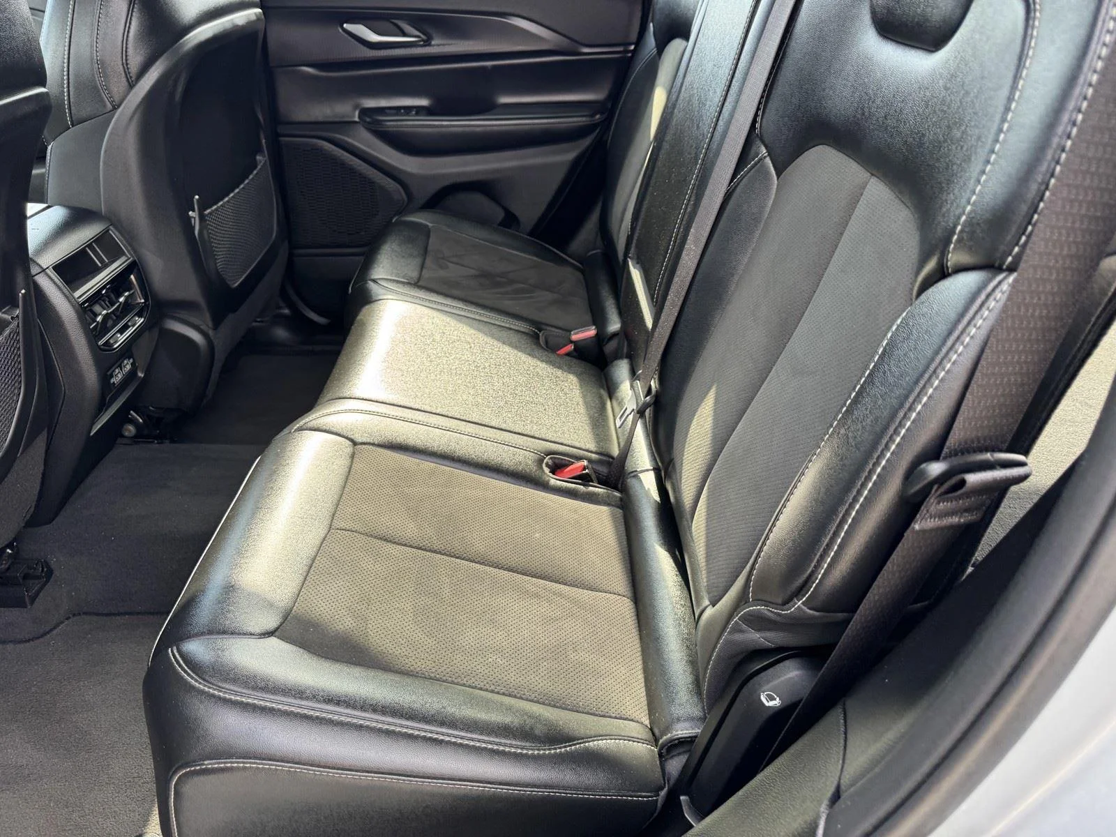 Used 2023 Silver Zynith Jeep Altitude image 14