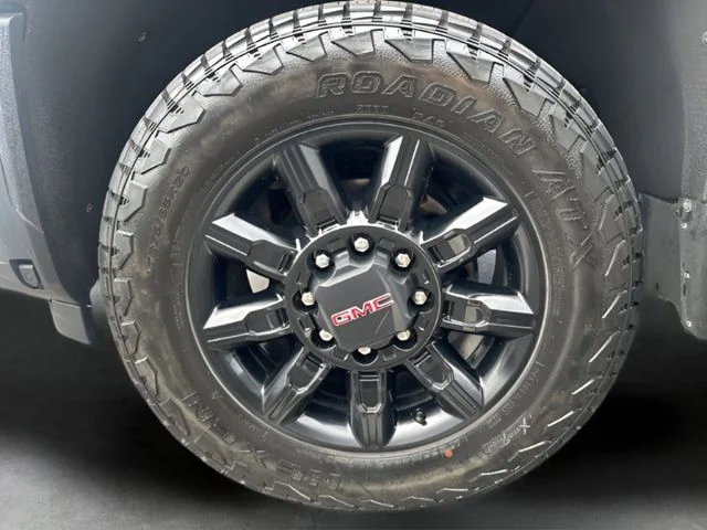 Used 2024 White GMC AT4 image 38