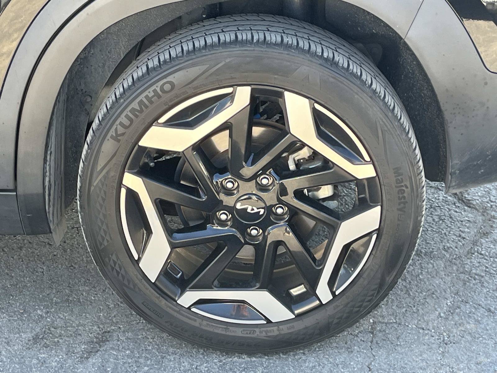 Used 2024 Fusion Black Kia SX image 11