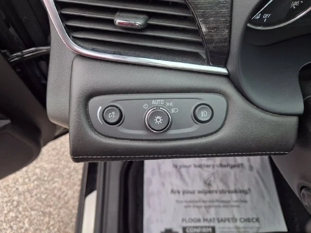 Used 2017 BLACK OYNX Buick Essence image 18