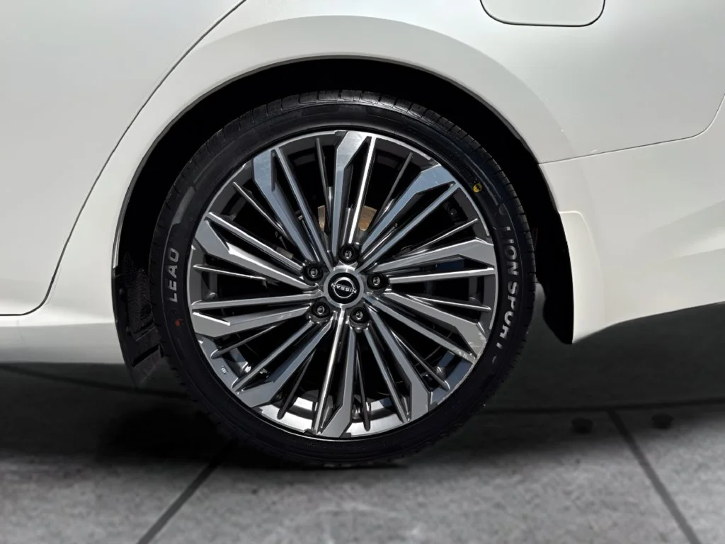 Used 2024 White Nissan 2.5 SL image 33
