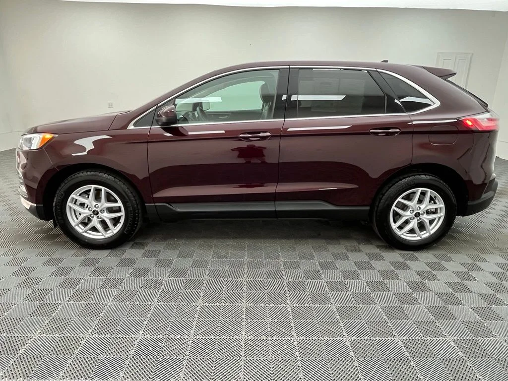 Used 2023 Red Ford SEL image 13