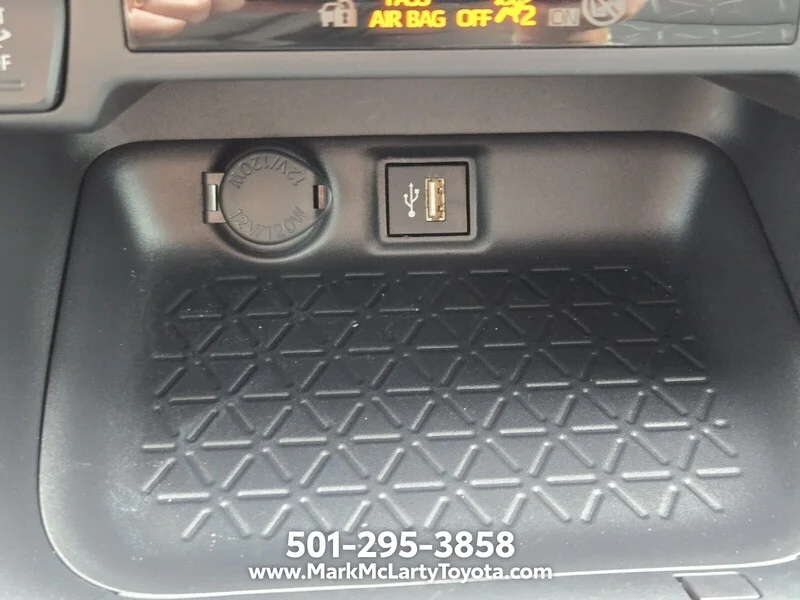 Used 2025 Magnetic Gray Metallic TOYOTA HYBRID XLE AWD image 22