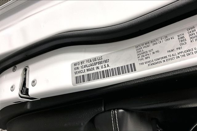 Used 2023 White Jeep Altitude image 18