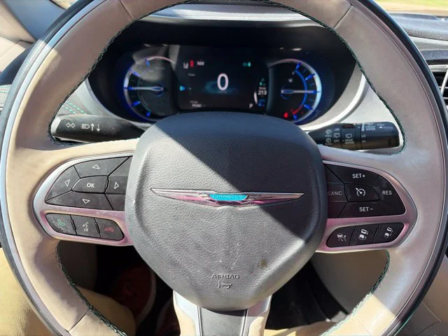 Used 2017 Gray Chrysler Platinum image 8