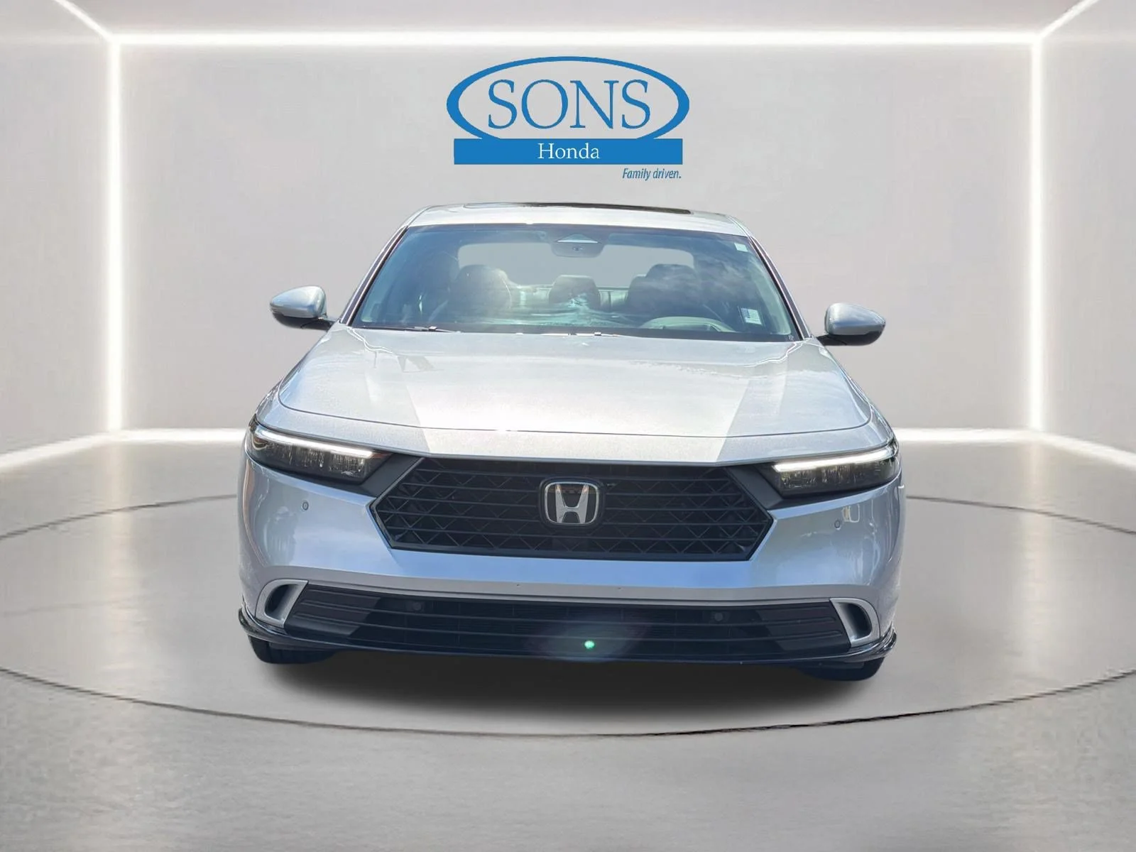 Certified Used 2025 Solar Silver Metallic Honda Touring image 27