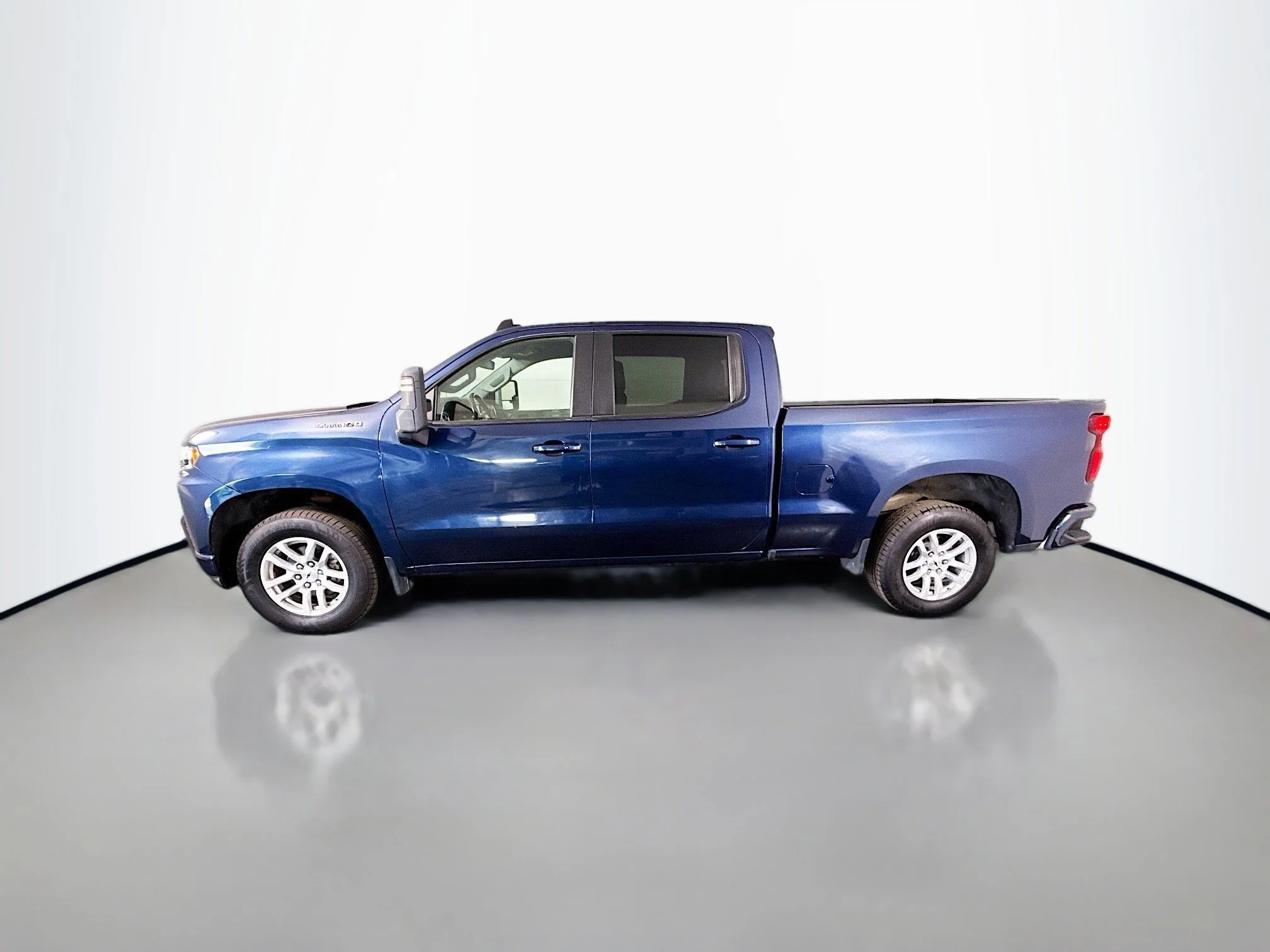 Used 2022 Northsky Blue Metallic Chevrolet RST image 4