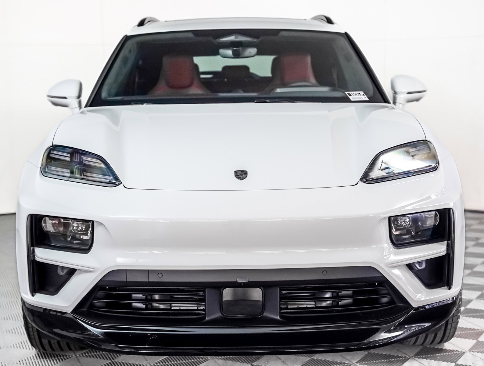 2025 Porsche Macan Turbo Electric - Photo 7