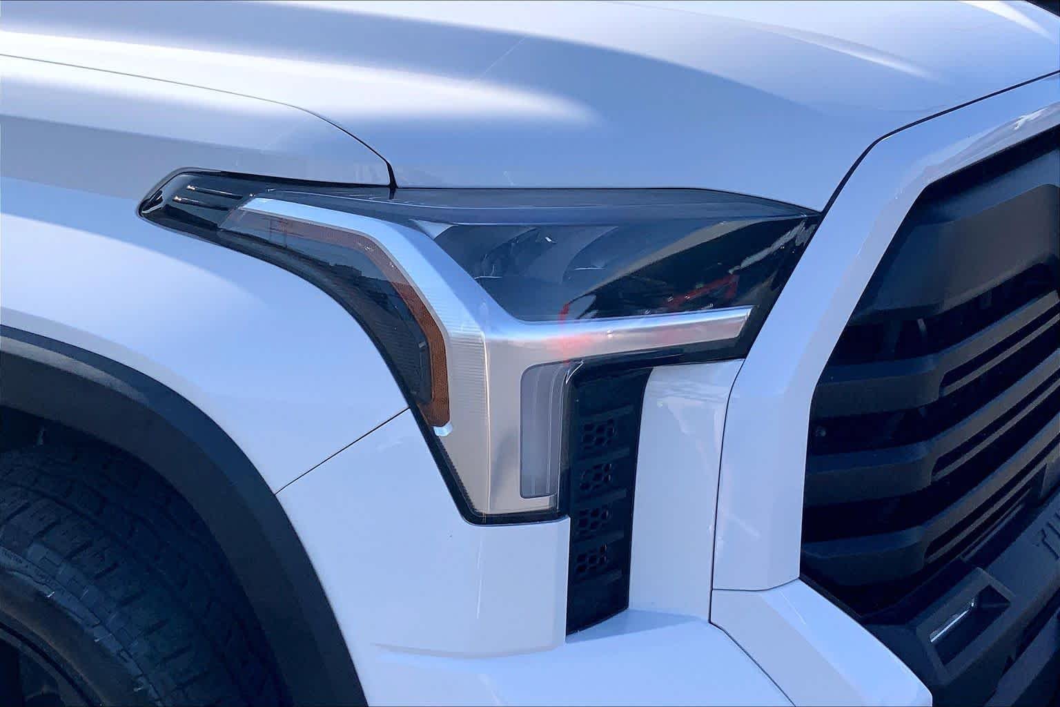 Used 2023 Ice Cap Toyota SR5 image 27