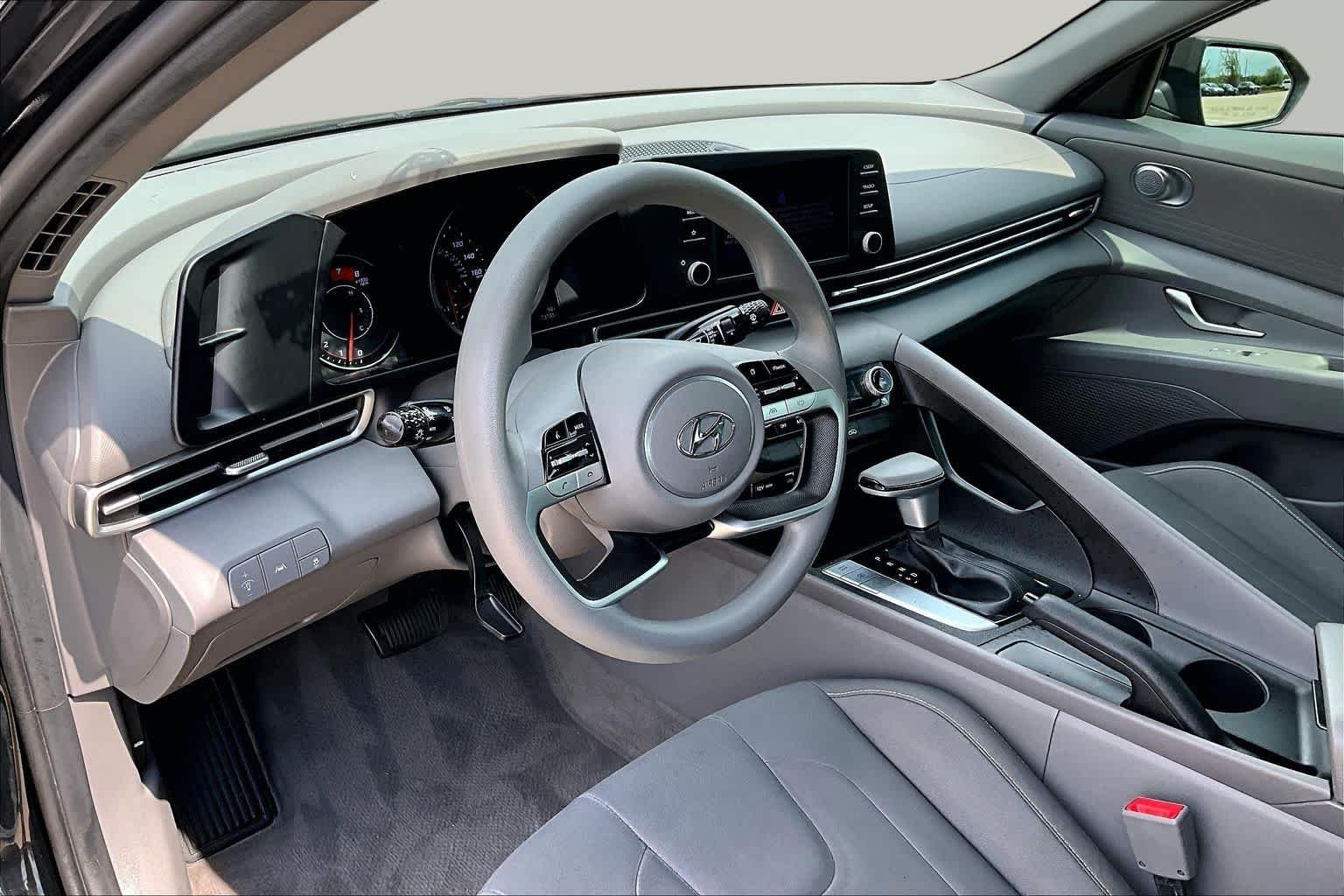 Used 2023 Phantom Black Hyundai SEL image 18