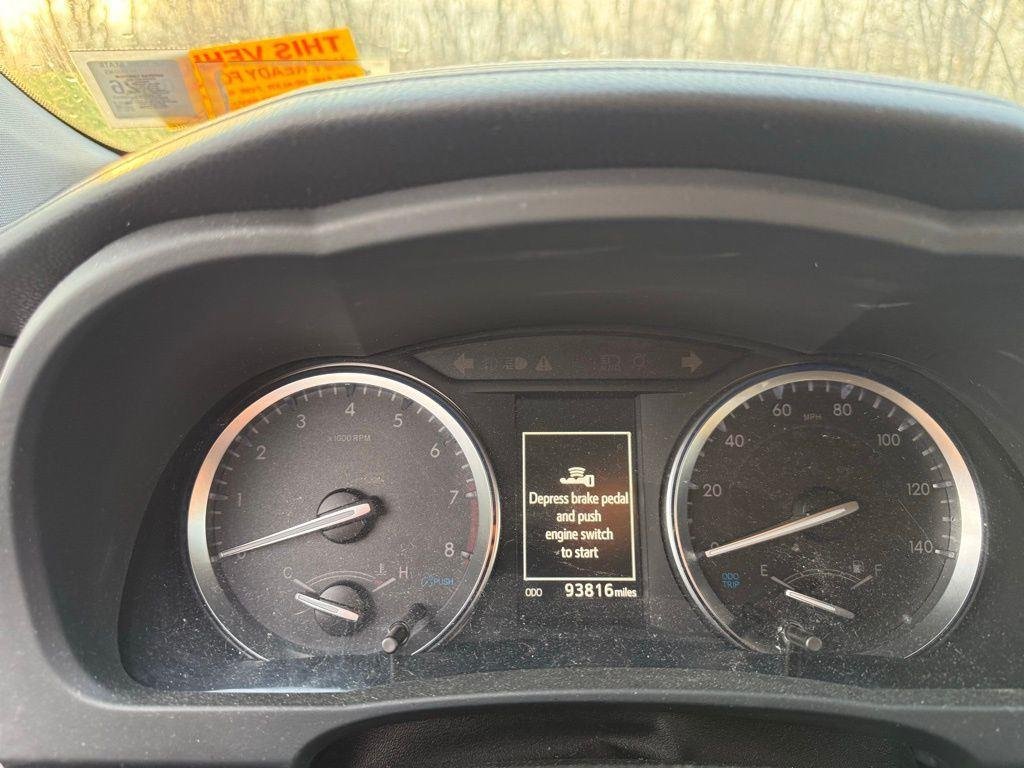 Used 2019 Blizzard Pearl Toyota XLE image 11