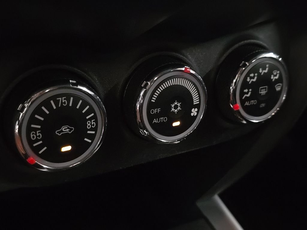 Used 2012  Mitsubishi SE image 30