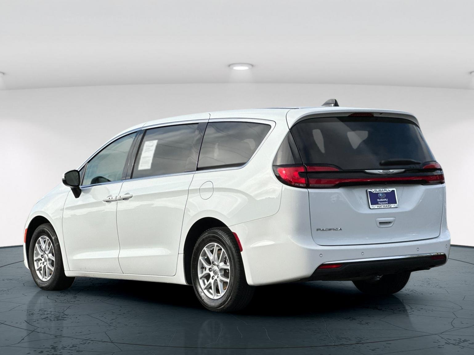 Used 2023 Bright White Clearcoat Chrysler Touring L 4D Passenger Van image 4