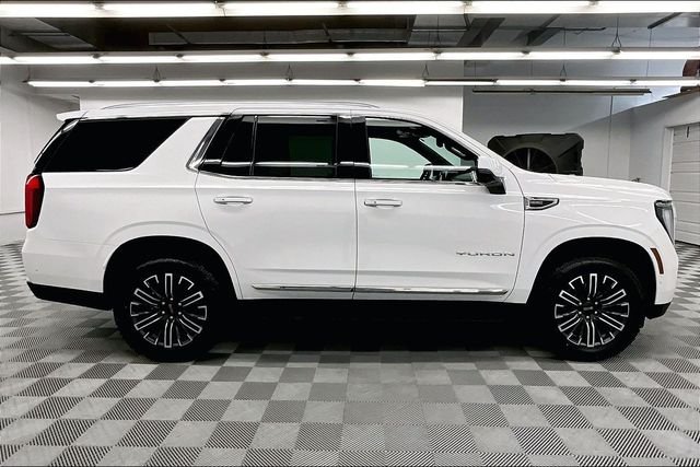 Used 2025 Summit White GMC Elevation image 15