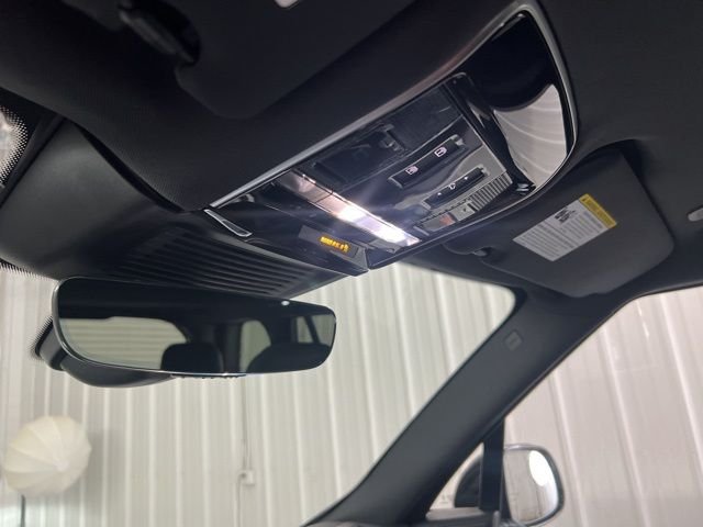 Certified Used 2025 Fuji White Land Rover SE image 35