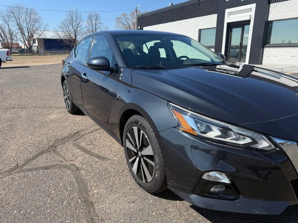 Used 2020 Blue Nissan 2.5 SL image 14