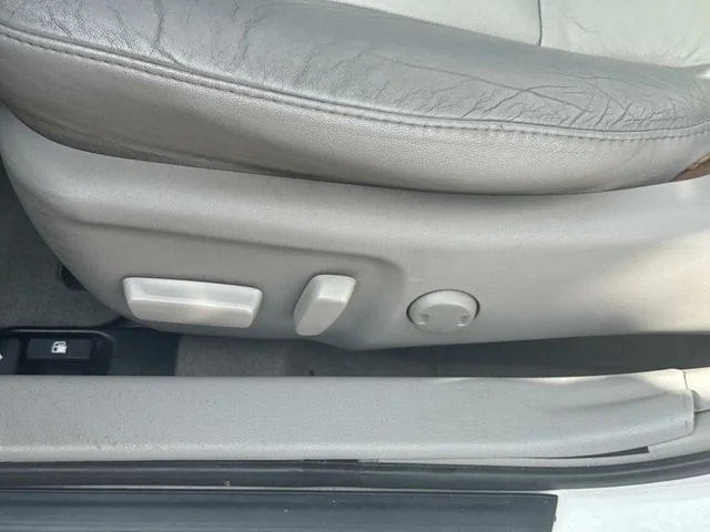 Used 2012 White Toyota XLE image 28