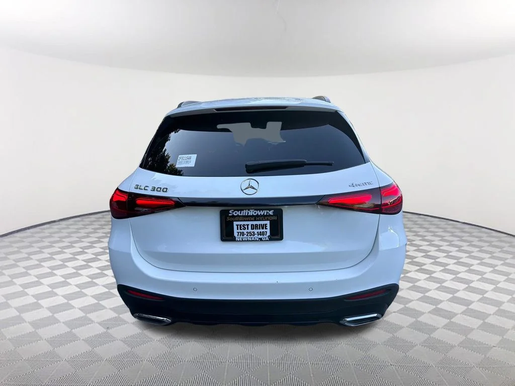 Used 2024  Mercedes-Benz GLC 300 image 6