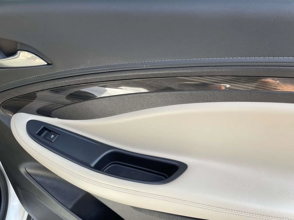 Used 2020 SUMMIT WHITE Buick Premium II image 9