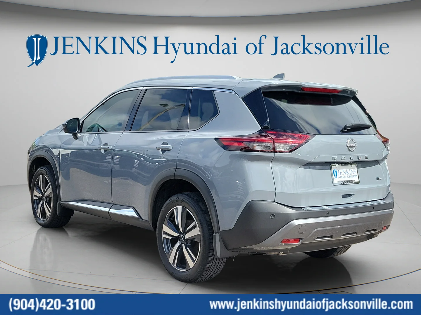 Used 2023 Boulder Gray Pearl Nissan SL image 5