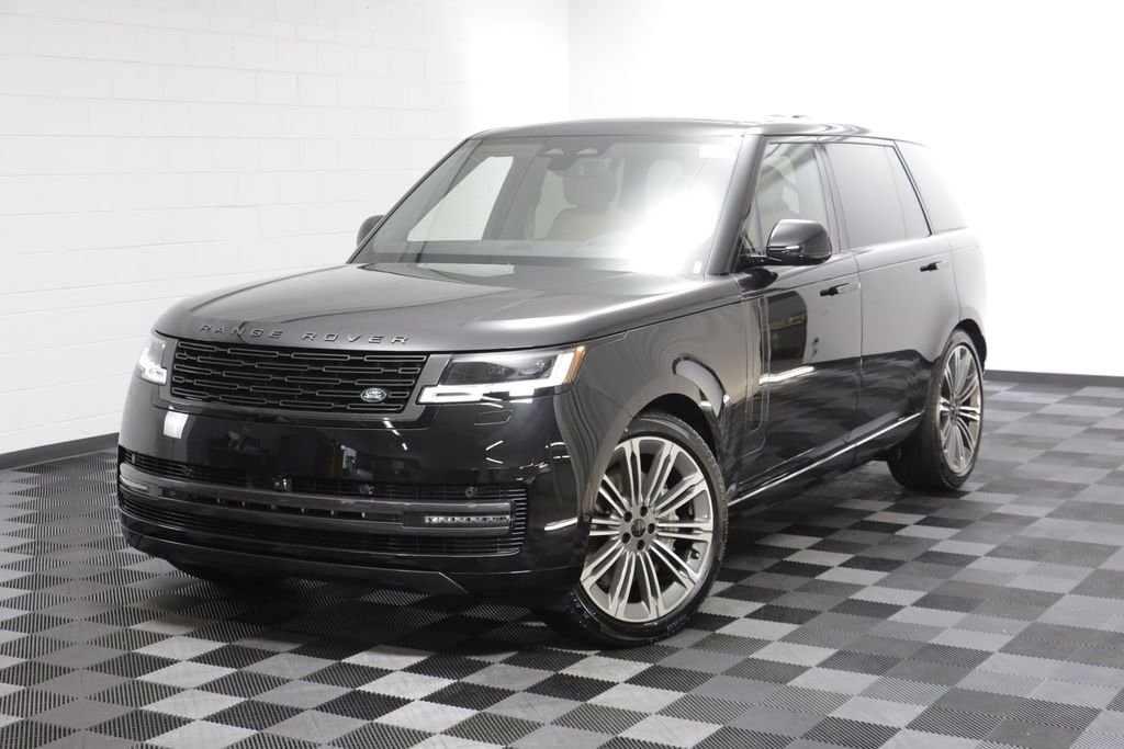 New 2026 Santorini Black LAND ROVER SE LWB 7-Seats / V8 image 1