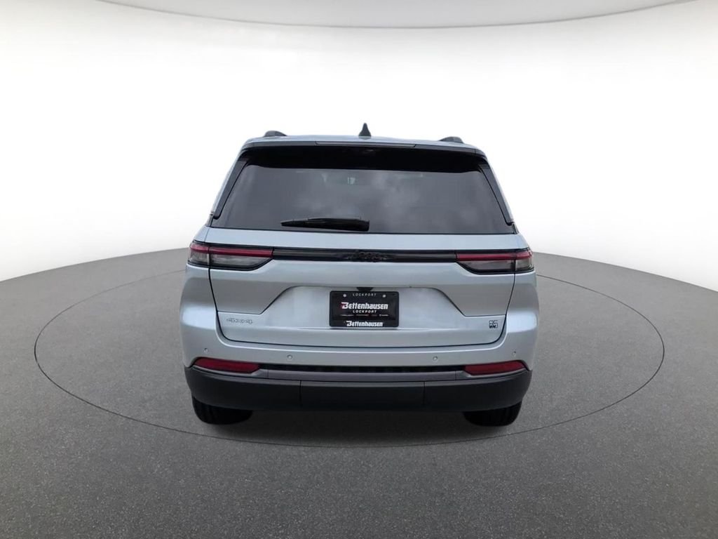 New 2026 Silver Zynith Exterior Paint Jeep  image 5