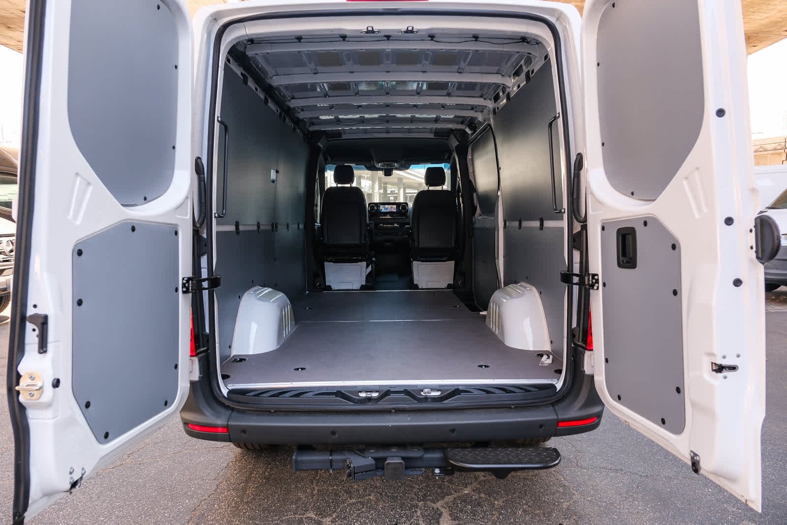 New 2026 Arctic+White Mercedes-Benz Cargo 144 WB  RWD 2.0L I4 Diesel Turbocharged High image 30