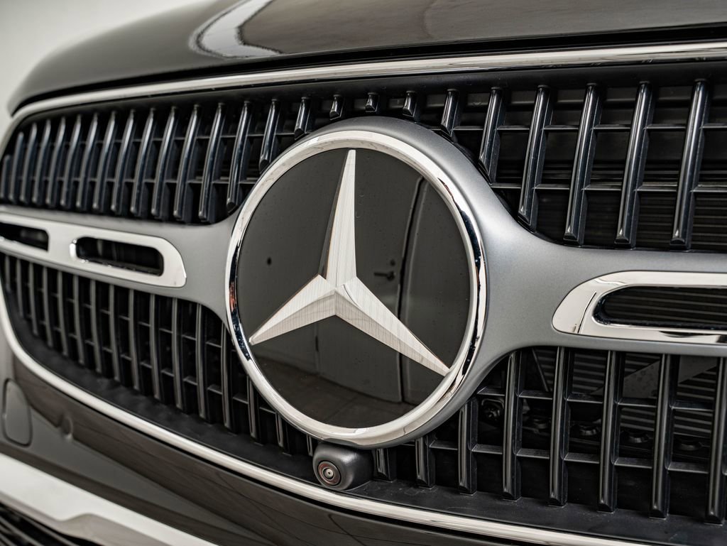 New 2026 Obsidian Black Metallic Mercedes-Benz GLC 300 image 3