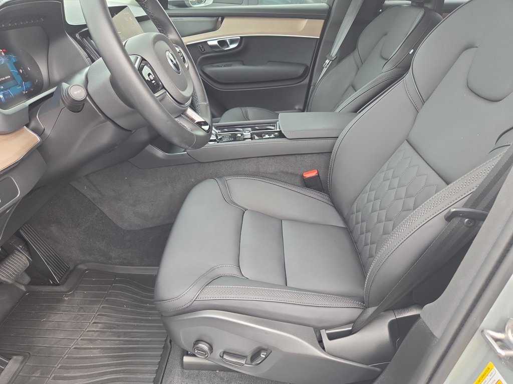 Used 2025  Volvo Plus image 13