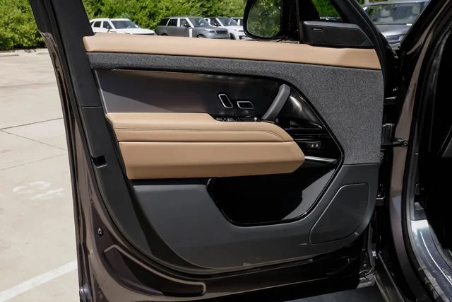 New 2026  Land Rover SE image 54