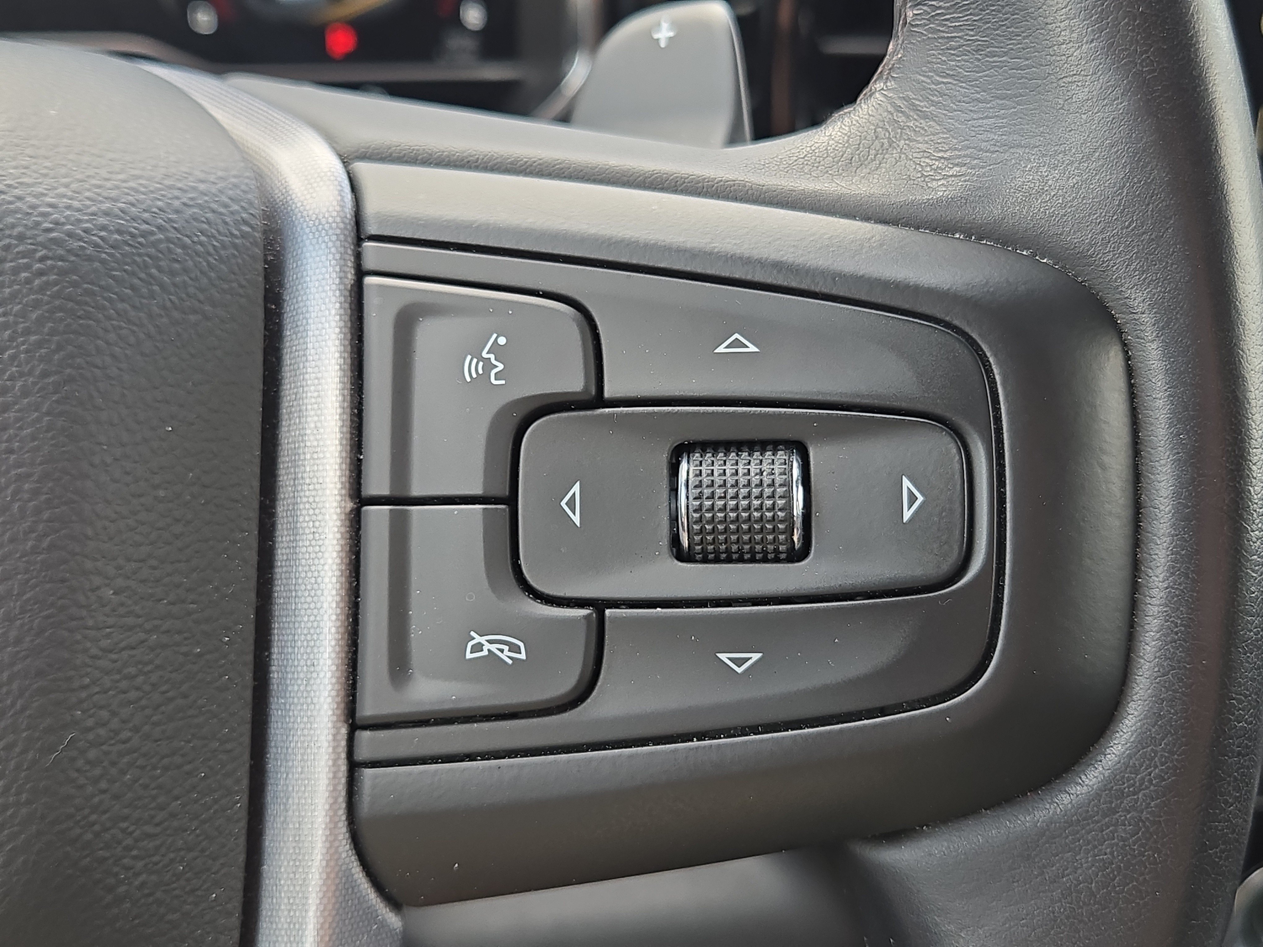 Used 2023 White Frost Tricoat GMC SLT image 25