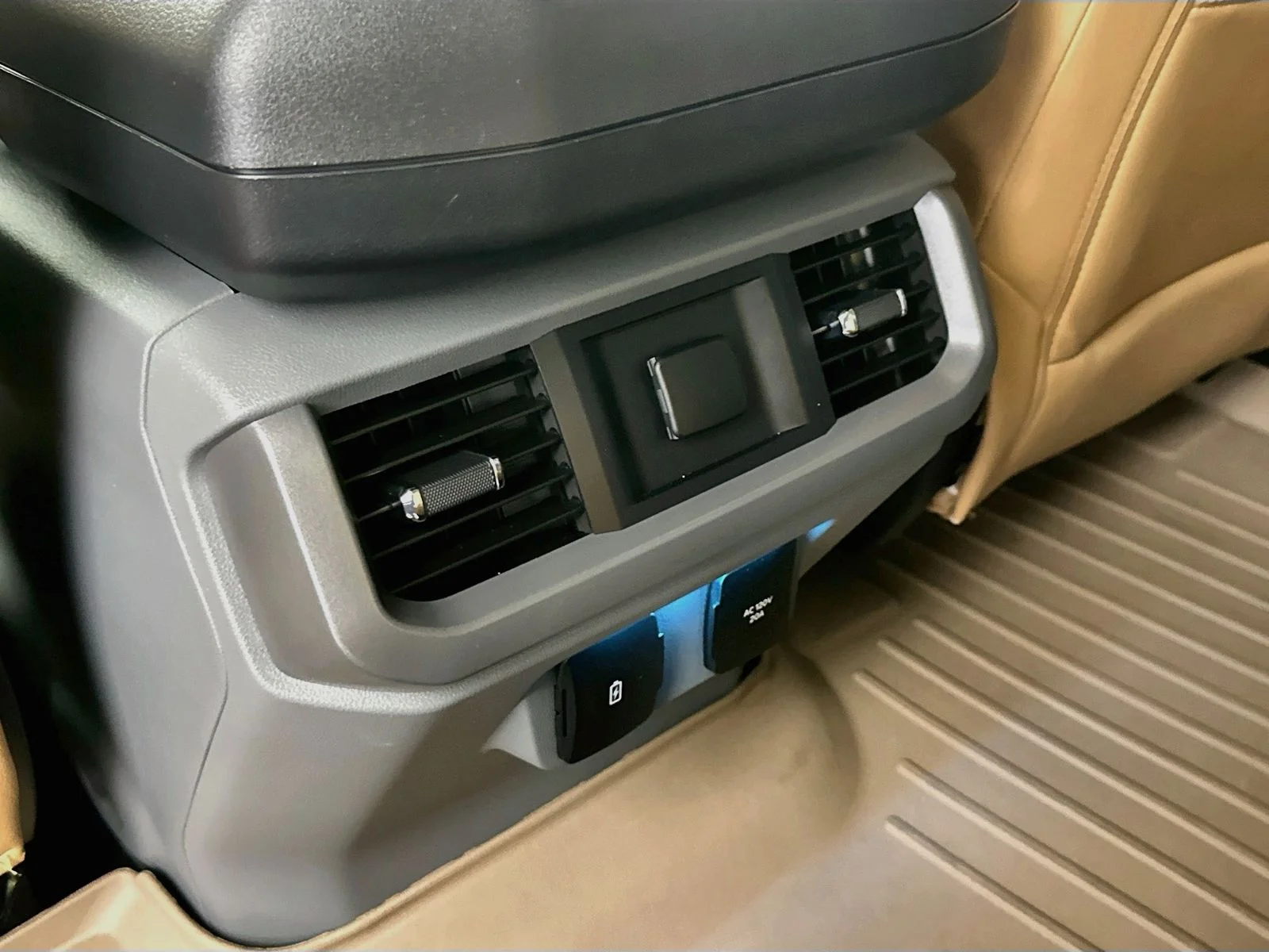 Used 2024 Oxford White Ford Flash image 26