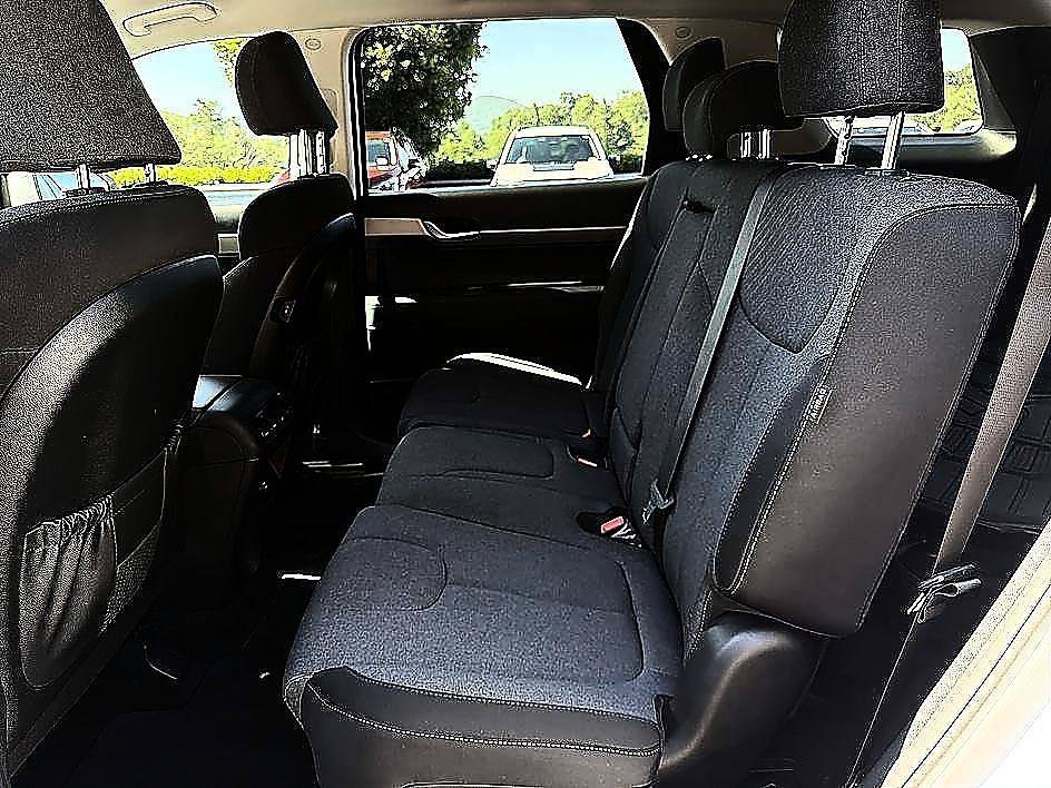 Used 2025 Hyper White Hyundai SE image 12
