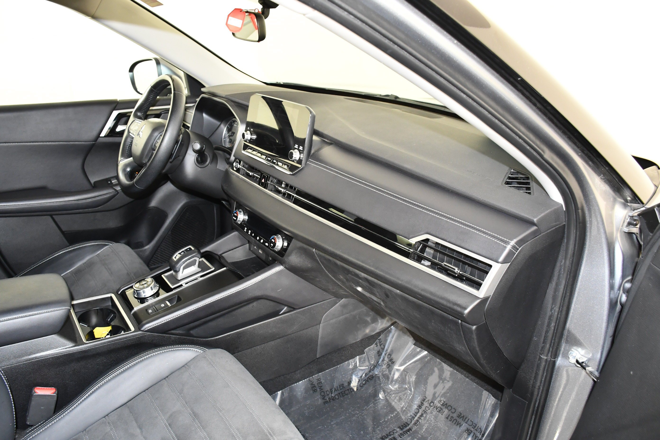 Used 2024 Mercury Gray Metallic Mitsubishi SE image 40