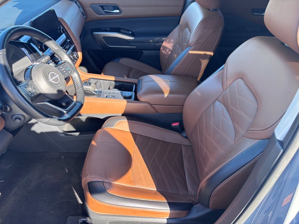 Used 2025 Boulder Gray Nissan Platinum image 12