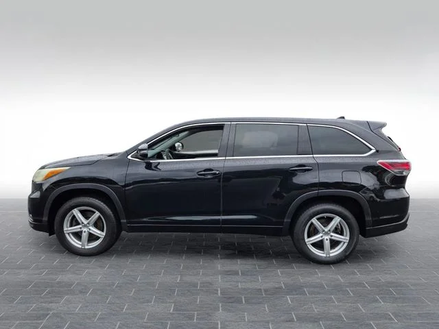 Used 2015 Black Toyota LE Plus V6 image 4
