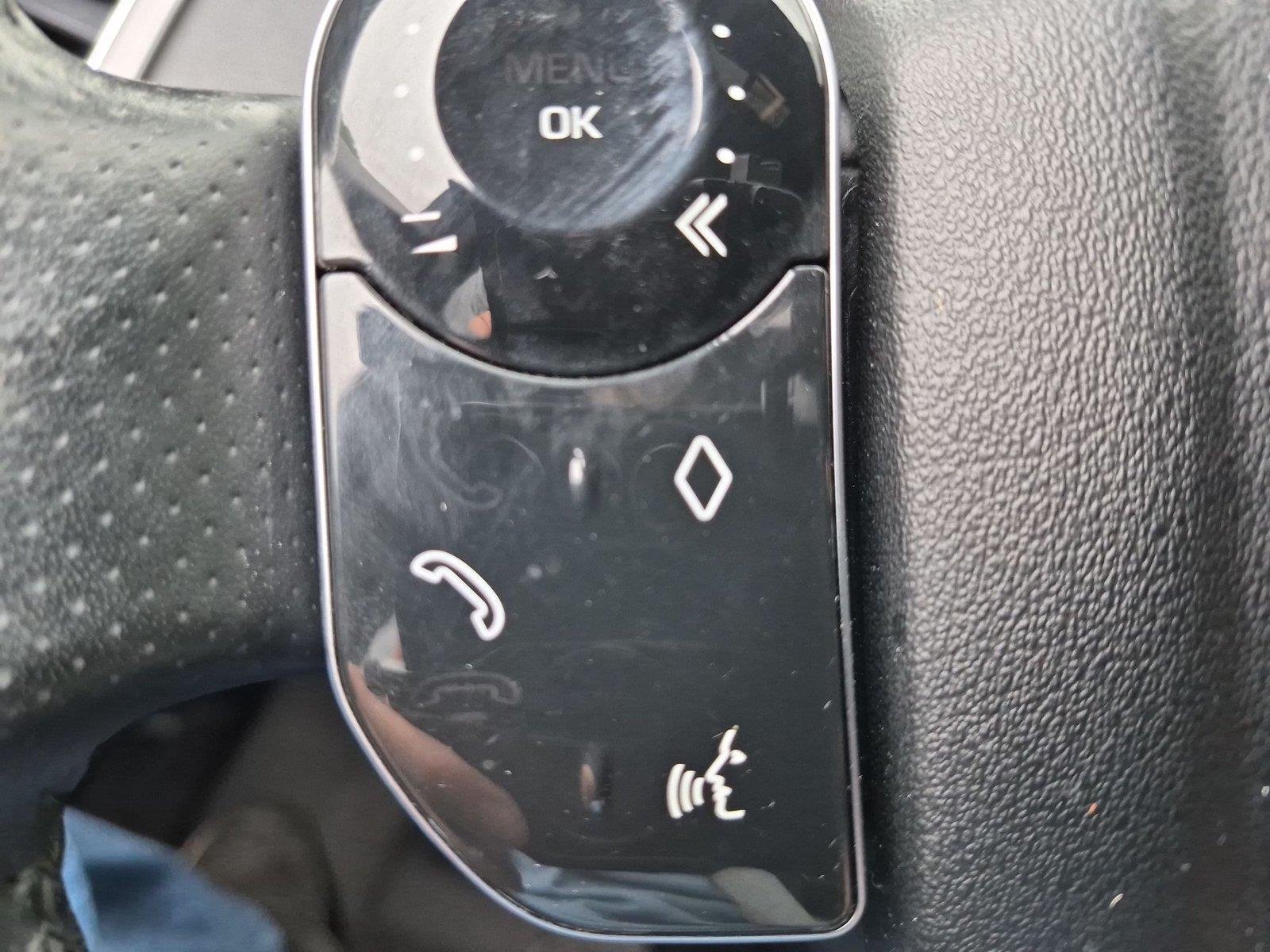 Used 2018 Fuji White Land Rover SE image 19