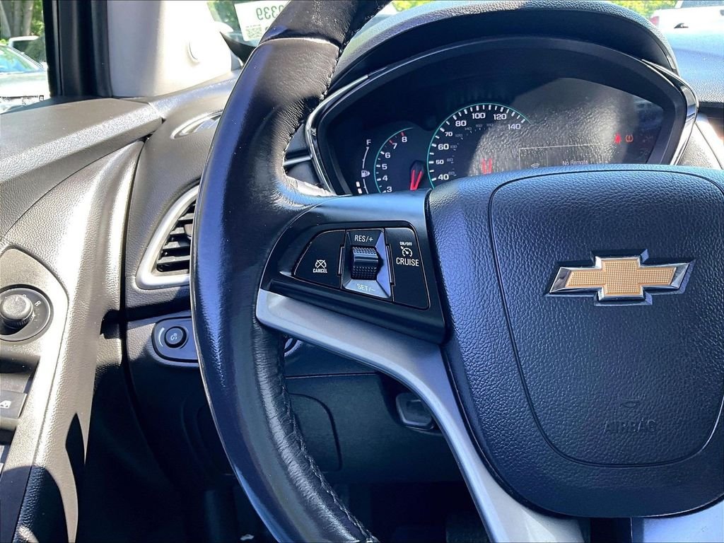 Used 2018 White Chevrolet LT image 22