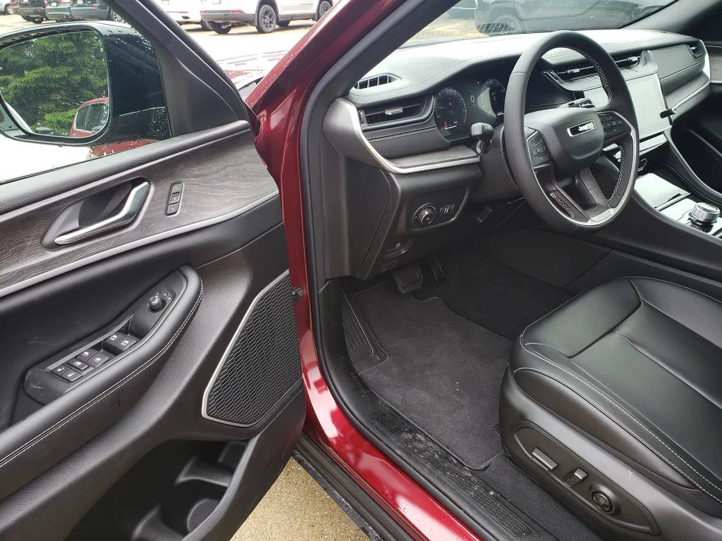 New 2026 Velvet Red Pearl-Coat Exterior Paint Jeep Limited image 12