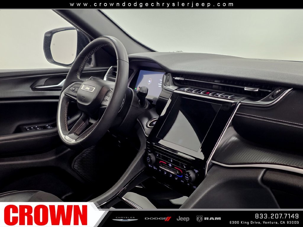Used 2023 White Jeep Altitude image 10