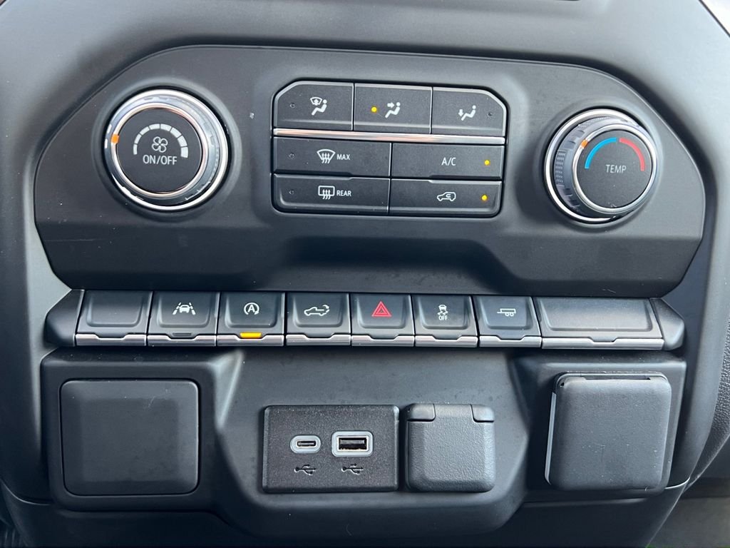 Used 2025 White Chevrolet Custom image 4